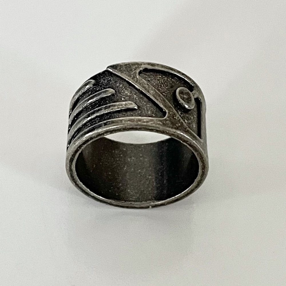Stylish Gray Metal Ring with Accents 2.5” Circumference - Picture 11 of 14